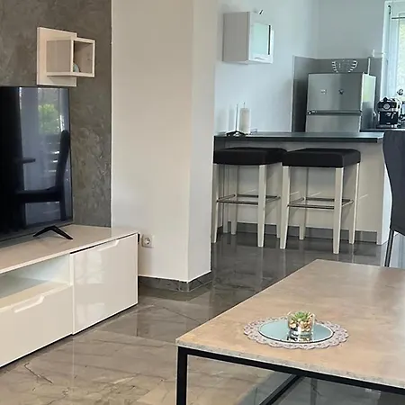 2 Bedroom Awesome In * Fazana
