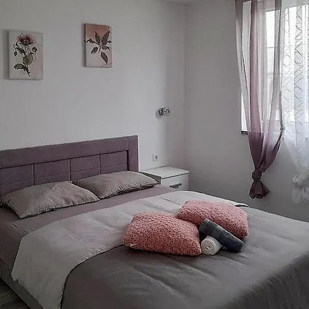 2 Bedroom Awesome In Fazana